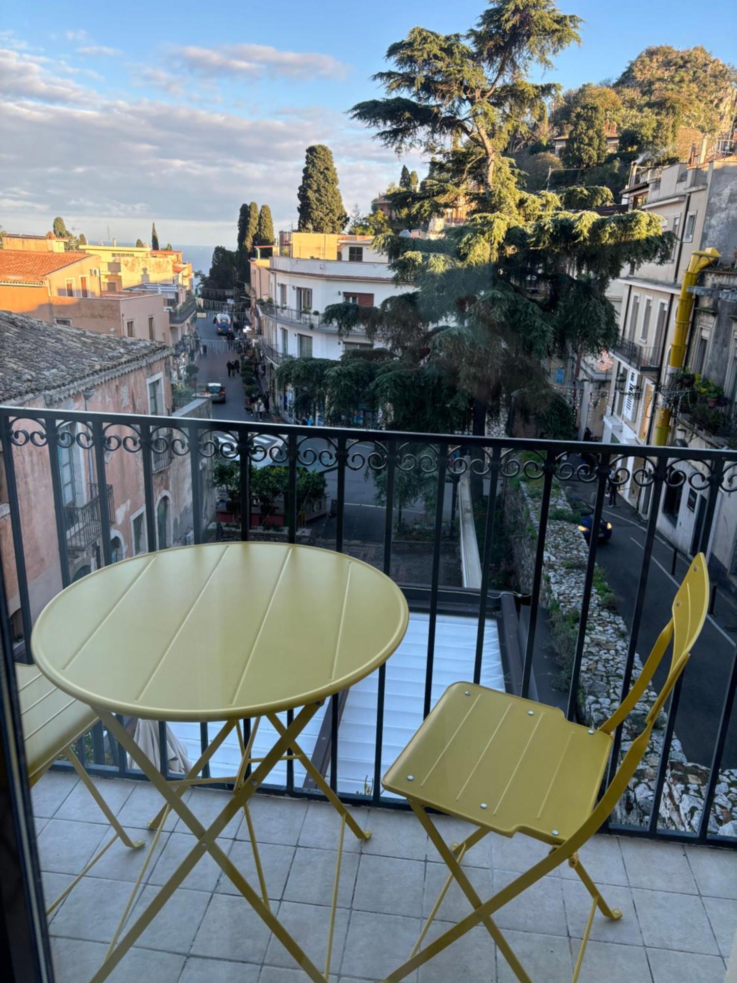 C'Est La Vie Taormina Apartment Bagian luar foto