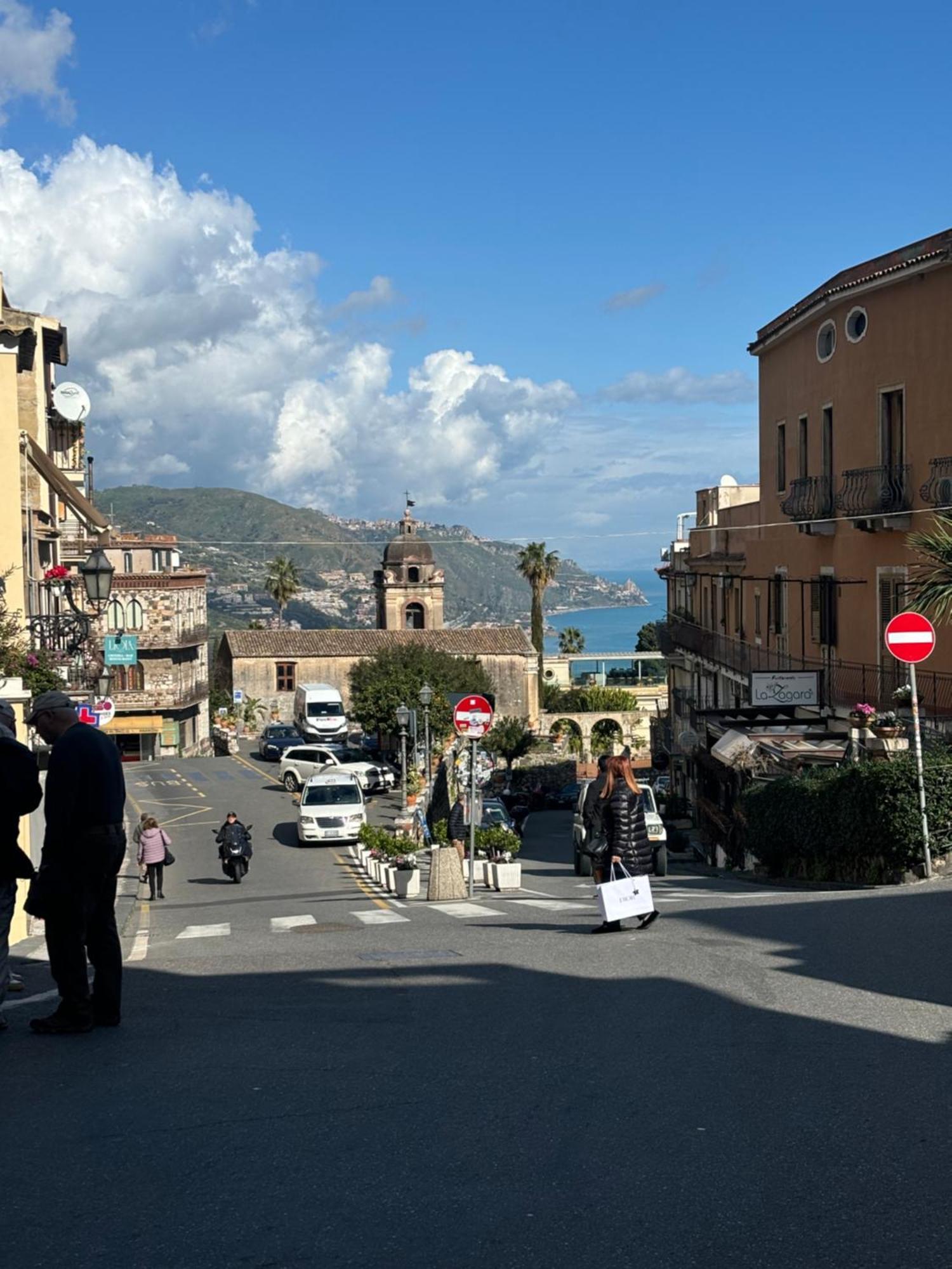 C'Est La Vie Taormina Apartment Bagian luar foto